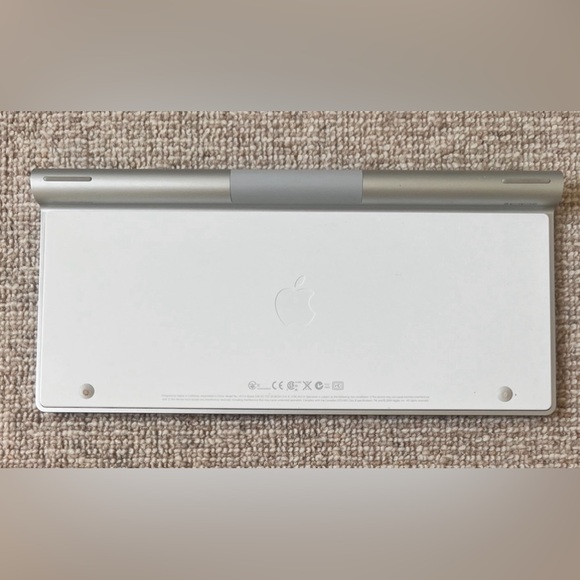 Apple Wireless Keyboard - Picture 2 of 2